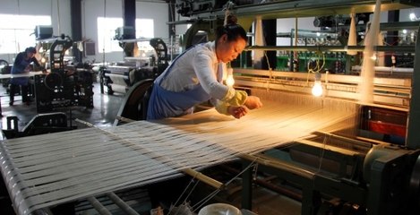 河南鲁山:纺织服装企业抱团取暖促发展