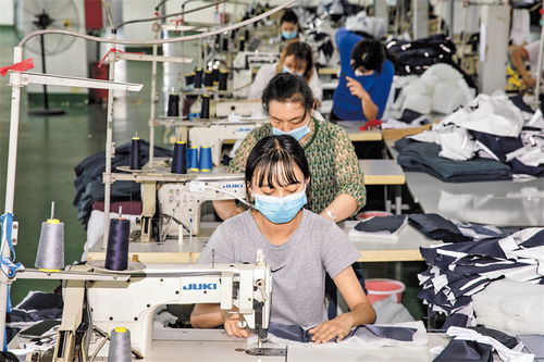 精河县维郎工业有限责任公司有效带动当地富余劳动力就业